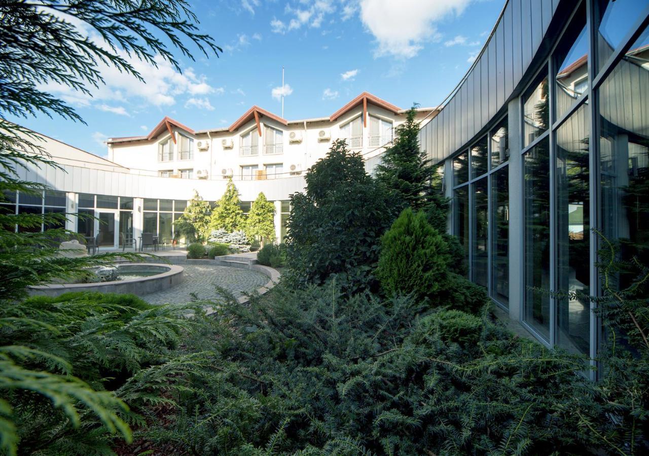 Hotel Atrium Tîrgu Secuiesc Eksteriør billede