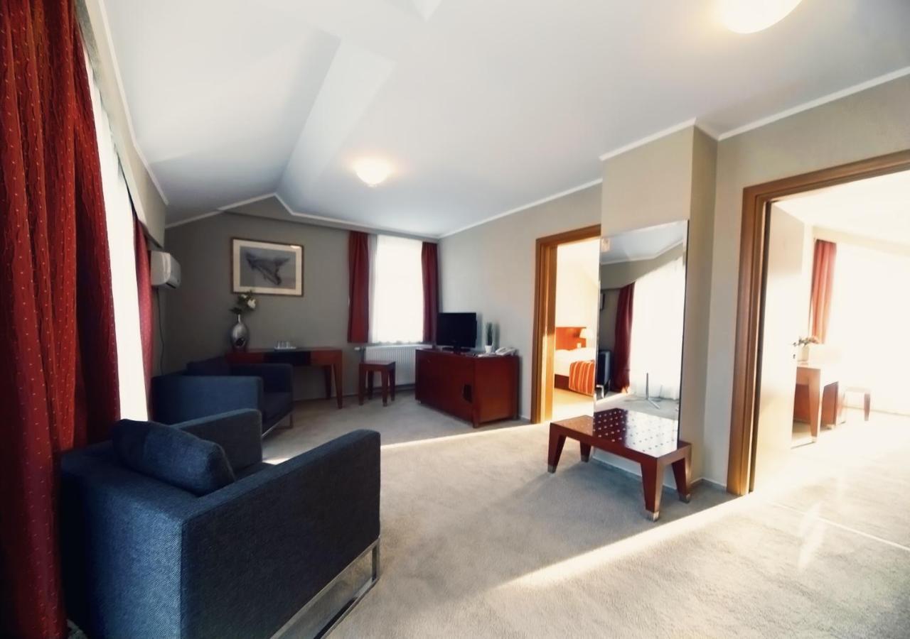 Hotel Atrium Tîrgu Secuiesc Eksteriør billede